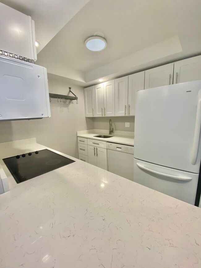 Building Photo - 155 N Harbor Dr