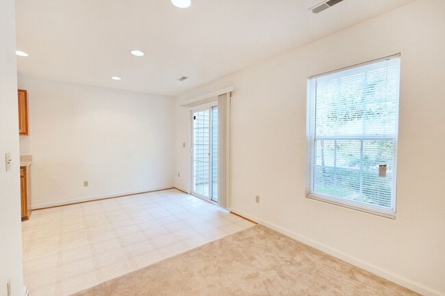 Building Photo - 119 Waterbury Ct