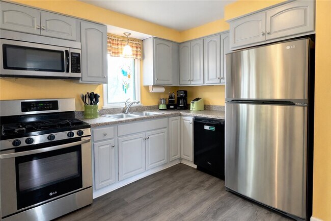 Building Photo - 37 Penhurst Rd