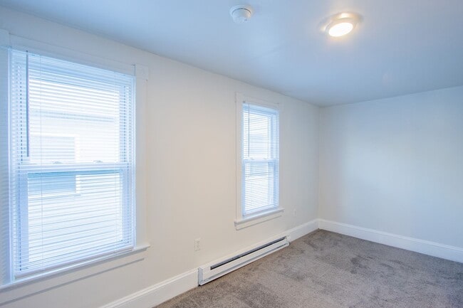 Building Photo - Wonderful Updated TownHouse in the Heart of Middletown - On Main St