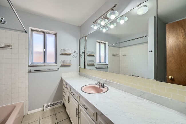 Building Photo - Exceptional 3 bed, 2 bath Home in Berkeley!