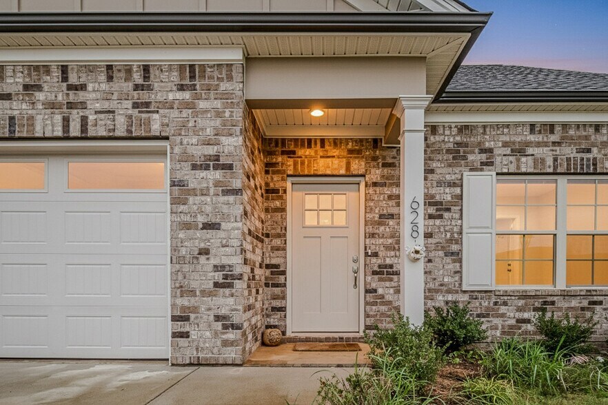 Building Photo - 628 Bella Ct