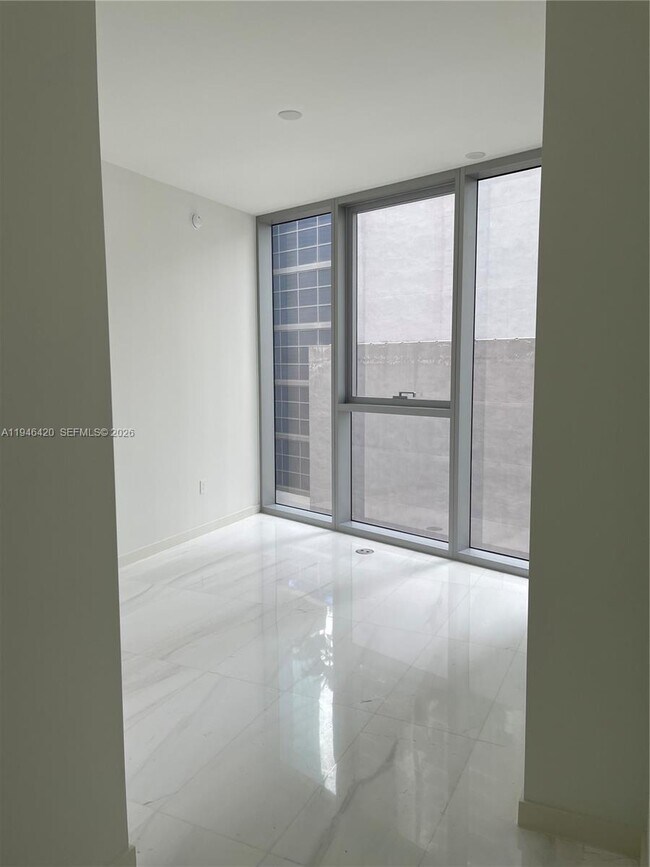 Building Photo - 300 Biscayne Blvd Way