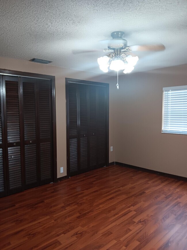 Building Photo - 2321 Irlo Dr