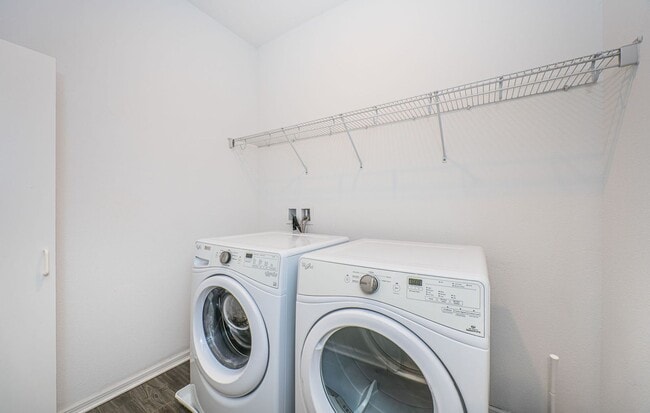 Building Photo - Large 3/3/2 Townhome Carrollwood