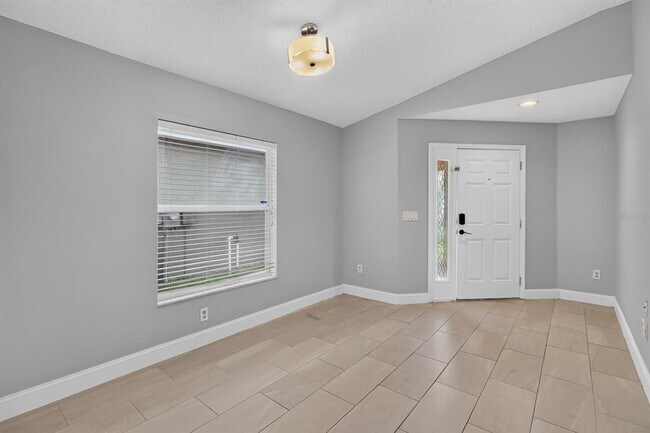 Building Photo - 7961 Carriage Pointe Dr