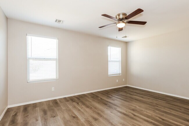 Building Photo - 38059 N Carolina Ave