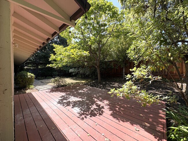 Building Photo - Stunning 4-Bedroom Home with Pool, Solar P...