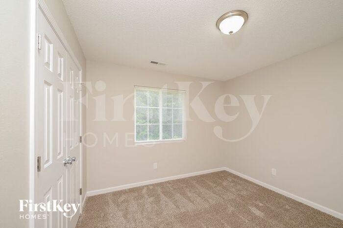 Building Photo - 5709 Hidden Lake Dr