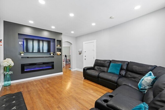 Building Photo - 98 Bergen Ave