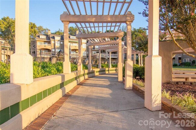 Building Photo - 2 Bedroom Condo in  Portside at Davidson Landing!