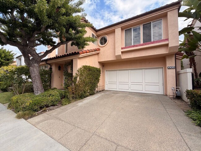 Primary Photo - Beautiful 3 Bedroom, 2.5 Bathroom Newport ...