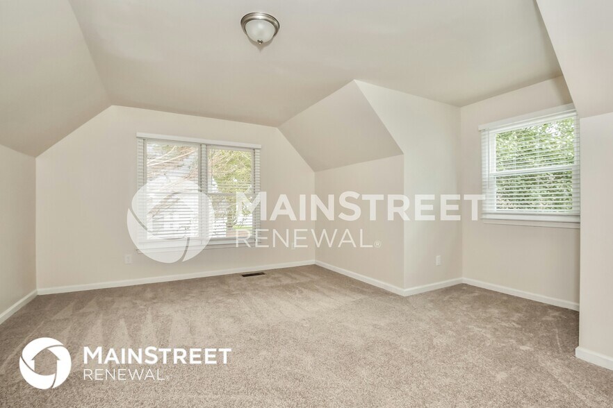 Building Photo - 8 Brackenwood Ct