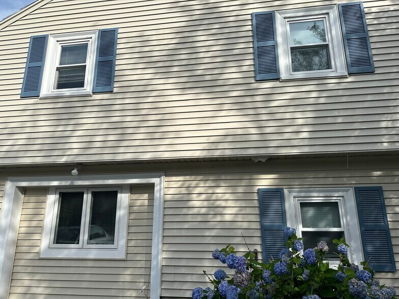 Building Photo - 61 Evelyn Rd