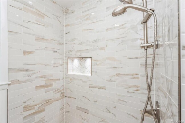 Building Photo - 2 Merion Dr