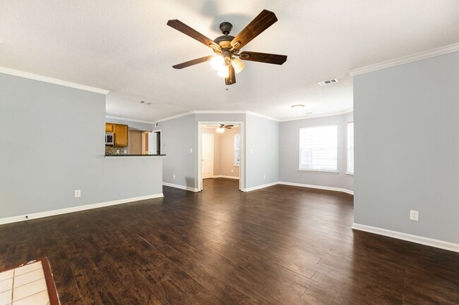 Building Photo - Terrace level condo in great Johns Creek location!