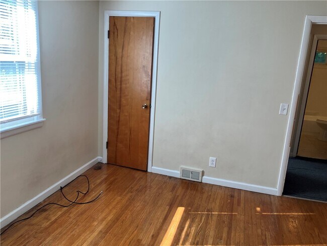Building Photo - 50 Golf Ave