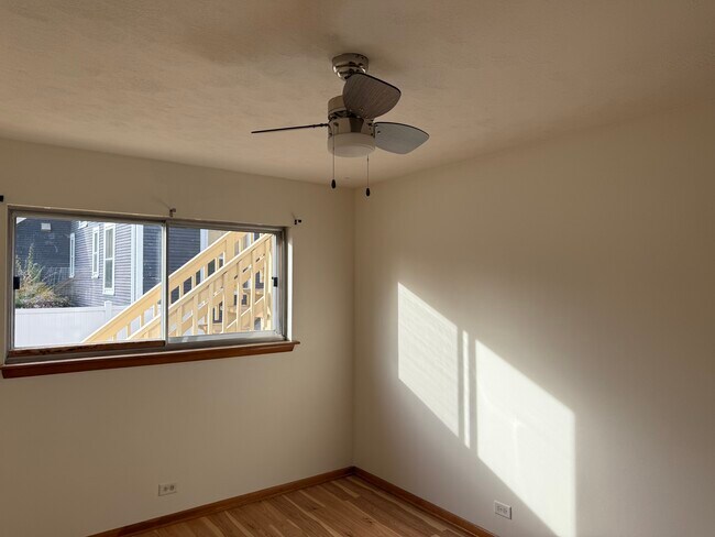 Building Photo - 235 E Palatine Rd