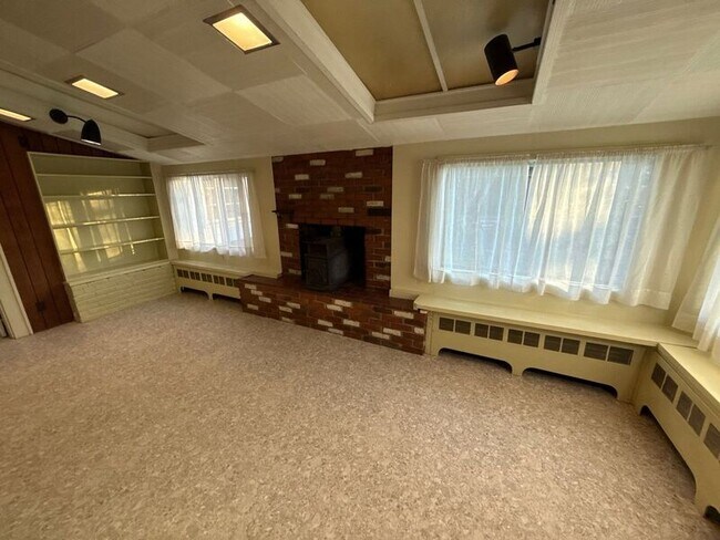 Building Photo - 1947 Marion St SE