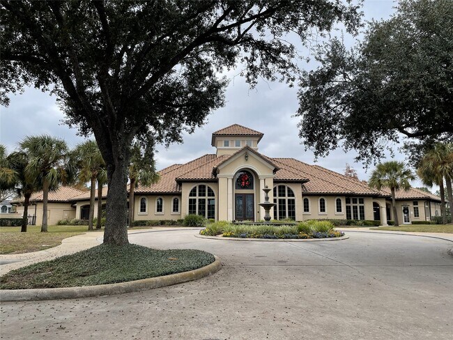 Building Photo - 5622 Lake Pl Dr