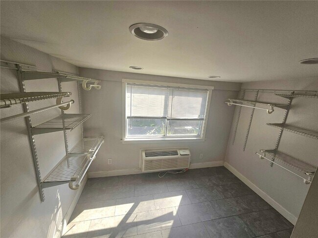 Building Photo - 4634 Ray Ave