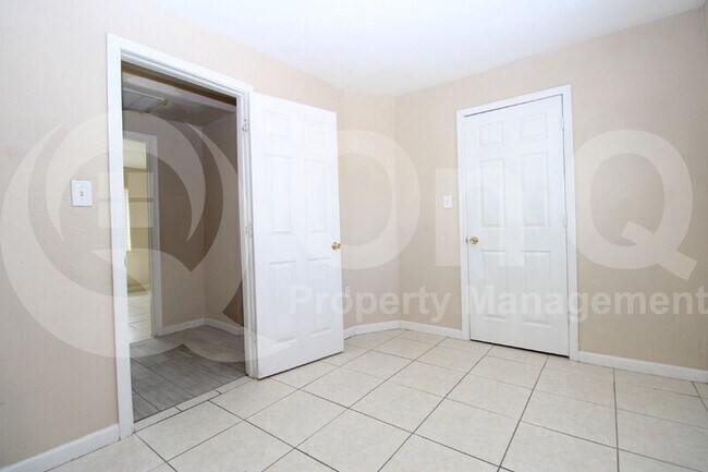 Building Photo - 3206 W Cypress St