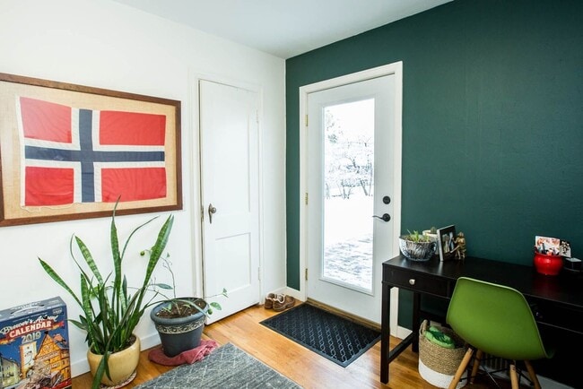 Building Photo - $3,000 - 4 bed / 2 bath Centrally Located Single Family Home in Missoula