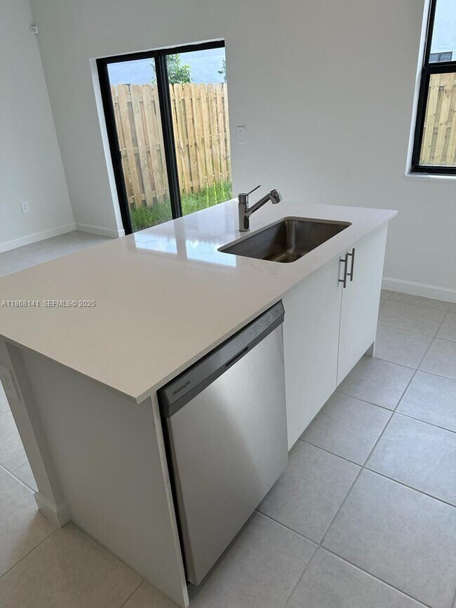 Building Photo - 11926 SW 245 Ter