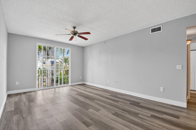 Building Photo - 780 S Sapodilla Ave