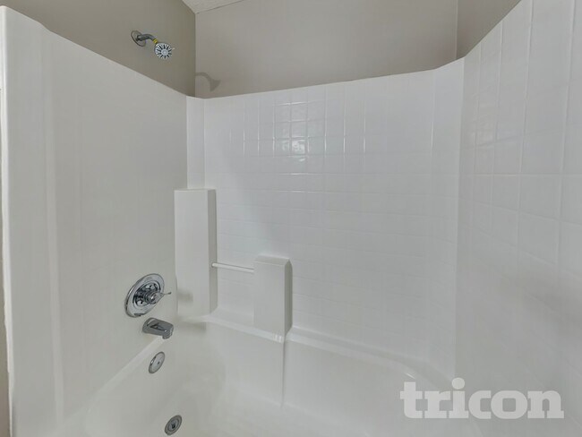 Building Photo - 6422 Coconut Ct