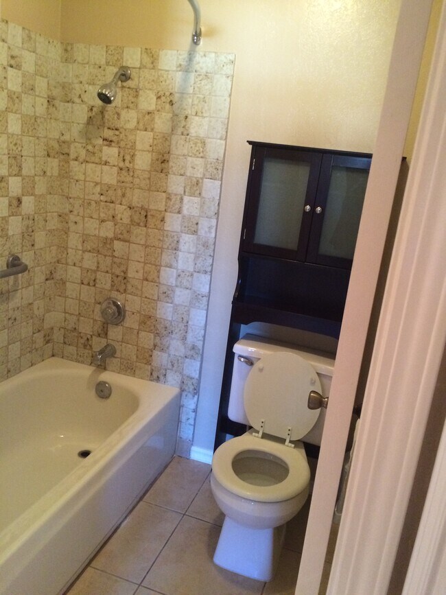Upstairs Bathroom - 918 S Mountain Ave