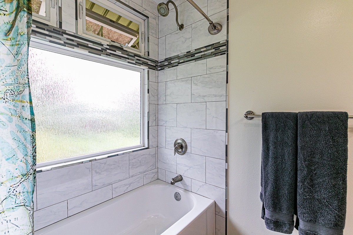 Master bath shower - 15-1834 13th Ave