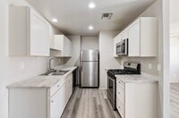 Building Photo - Recent Remodel on Lee Street!