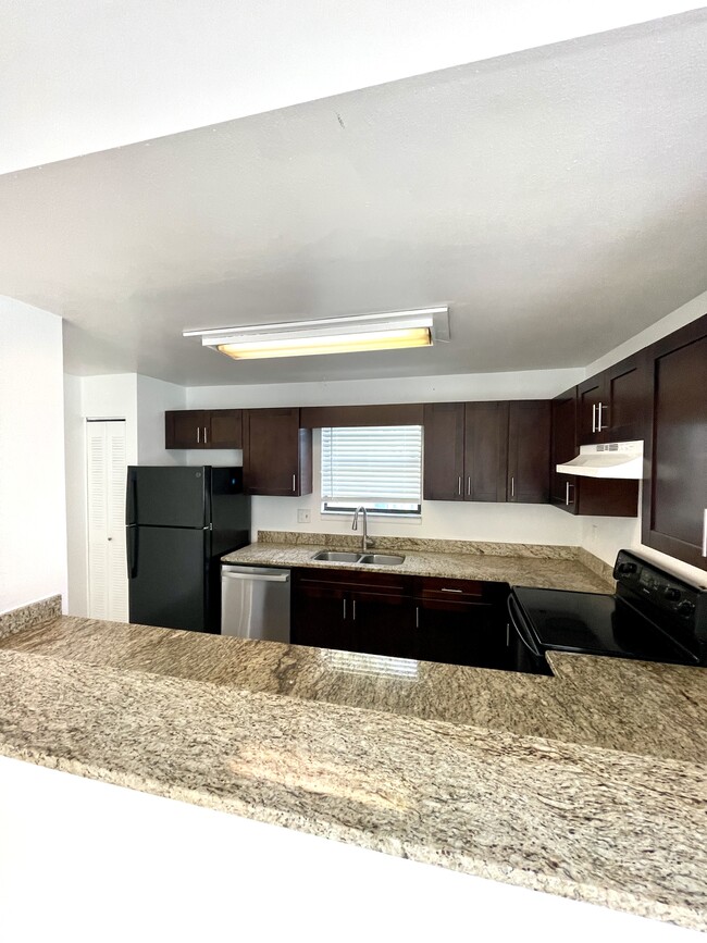 Building Photo - 10063 Lake Oak Cir