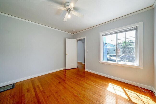 Building Photo - 3 Winchester Pl