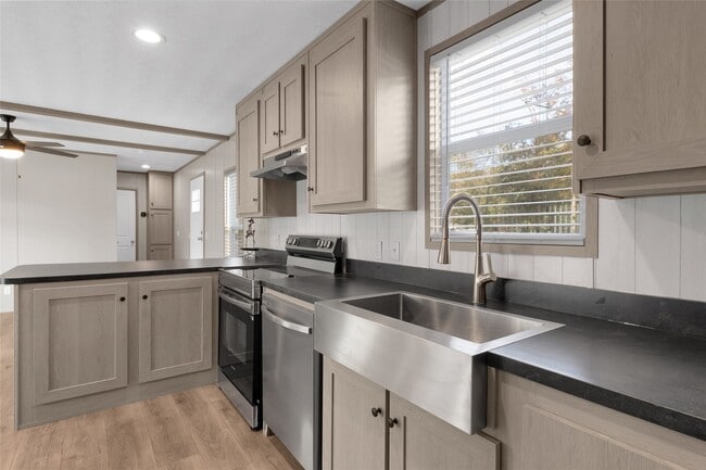 Building Photo - 1300 Campbell Acres Rd