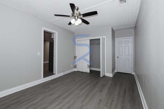 Building Photo - 157 Polar Rock Dr SW