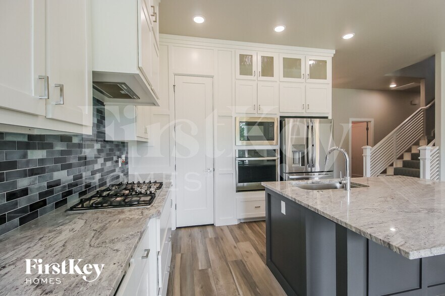 Building Photo - 15901 Aparados Wy