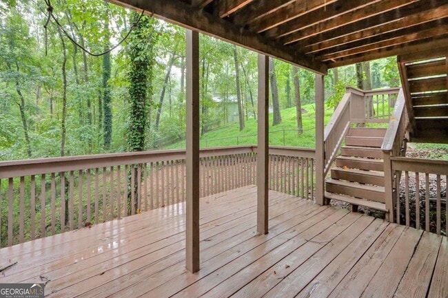 Building Photo - 428 Riverlake Ct