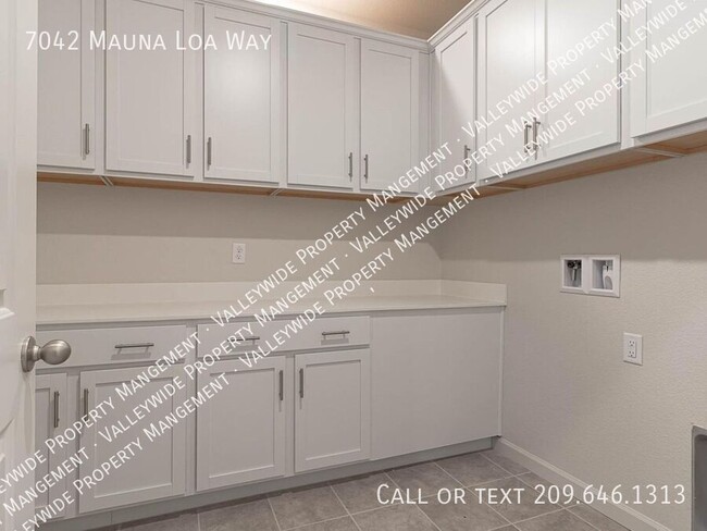 Building Photo - 7042 Mauna Loa Wy