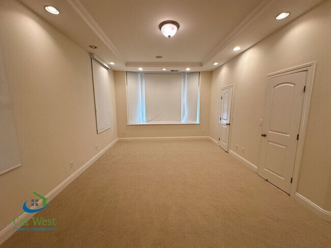 Building Photo - $7995 - Executive 4 bed, 3 full bath, Palo...