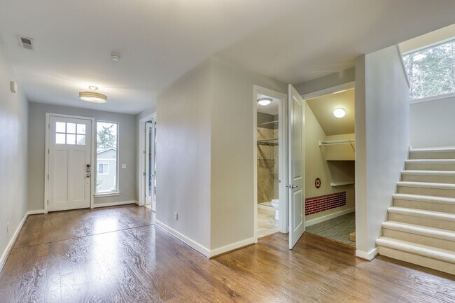 Building Photo - Gorgeous Large Home