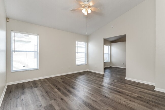 Building Photo - 2504 River Ridge Dr