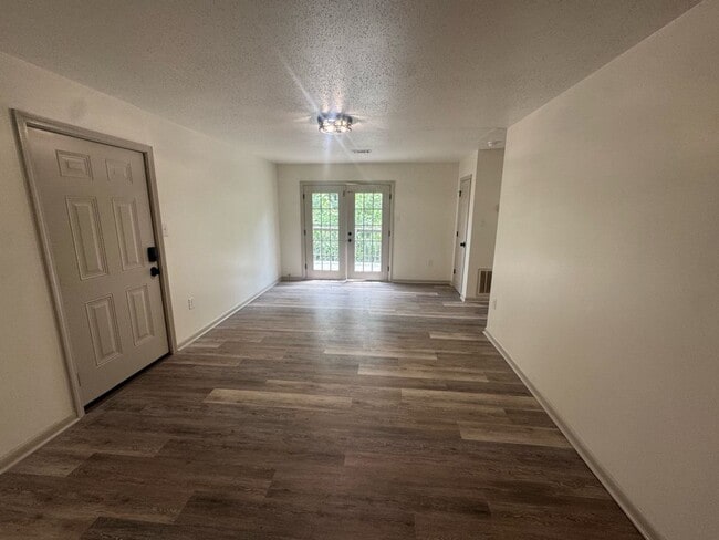Building Photo - 115 Towneview Estates Dr