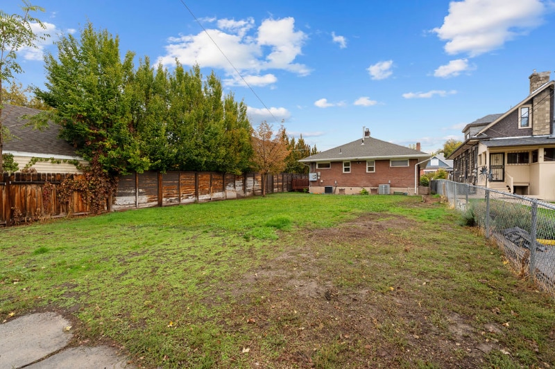 Building Photo - 1086 S Lk St