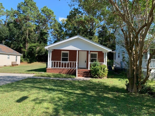 Primary Photo - Very Cute House for Rent on Hillsdale Driv...