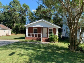 Building Photo - $500 OFF 1ST MONTH'S RENT! LAWNCARE INCLUD...
