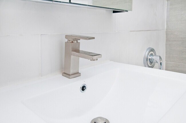 Building Photo - 2370 1st Ave