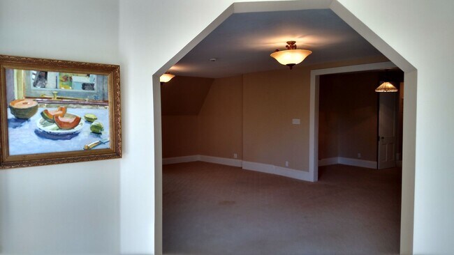 Primary Photo - Historic Adler House - Spacious Top-Floor ...