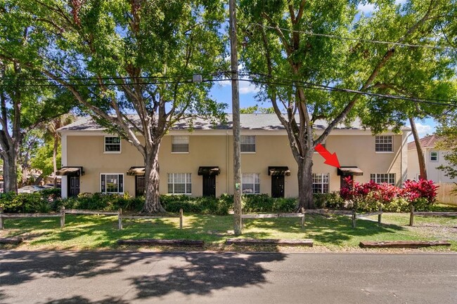 Primary Photo - 408 S Arrawana Ave